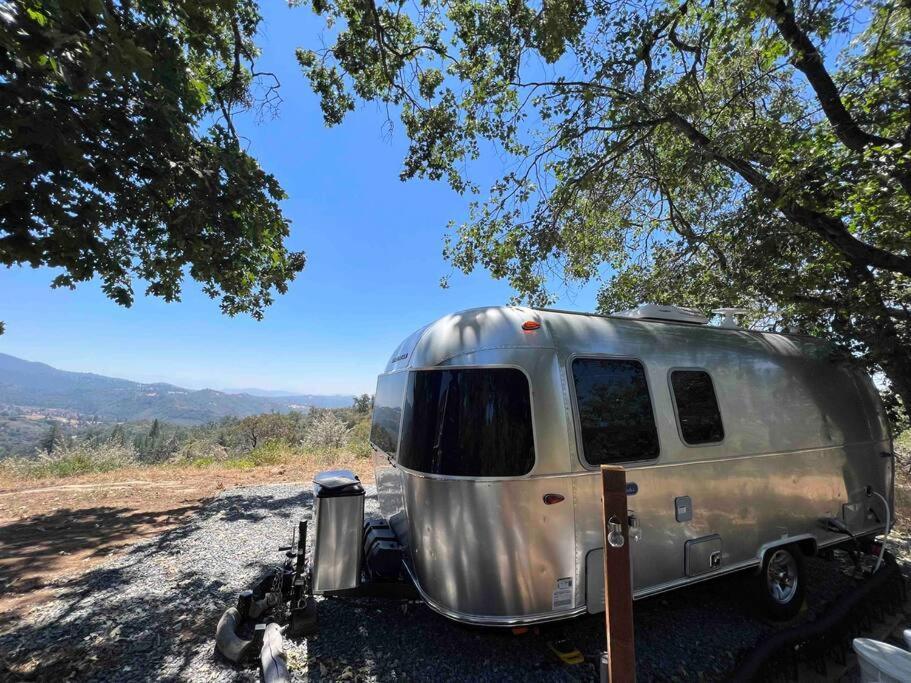 Modern Airstream With Amazing View - 10 To 15 Minutes From Kings Canyon National Park Dunlap Экстерьер фото